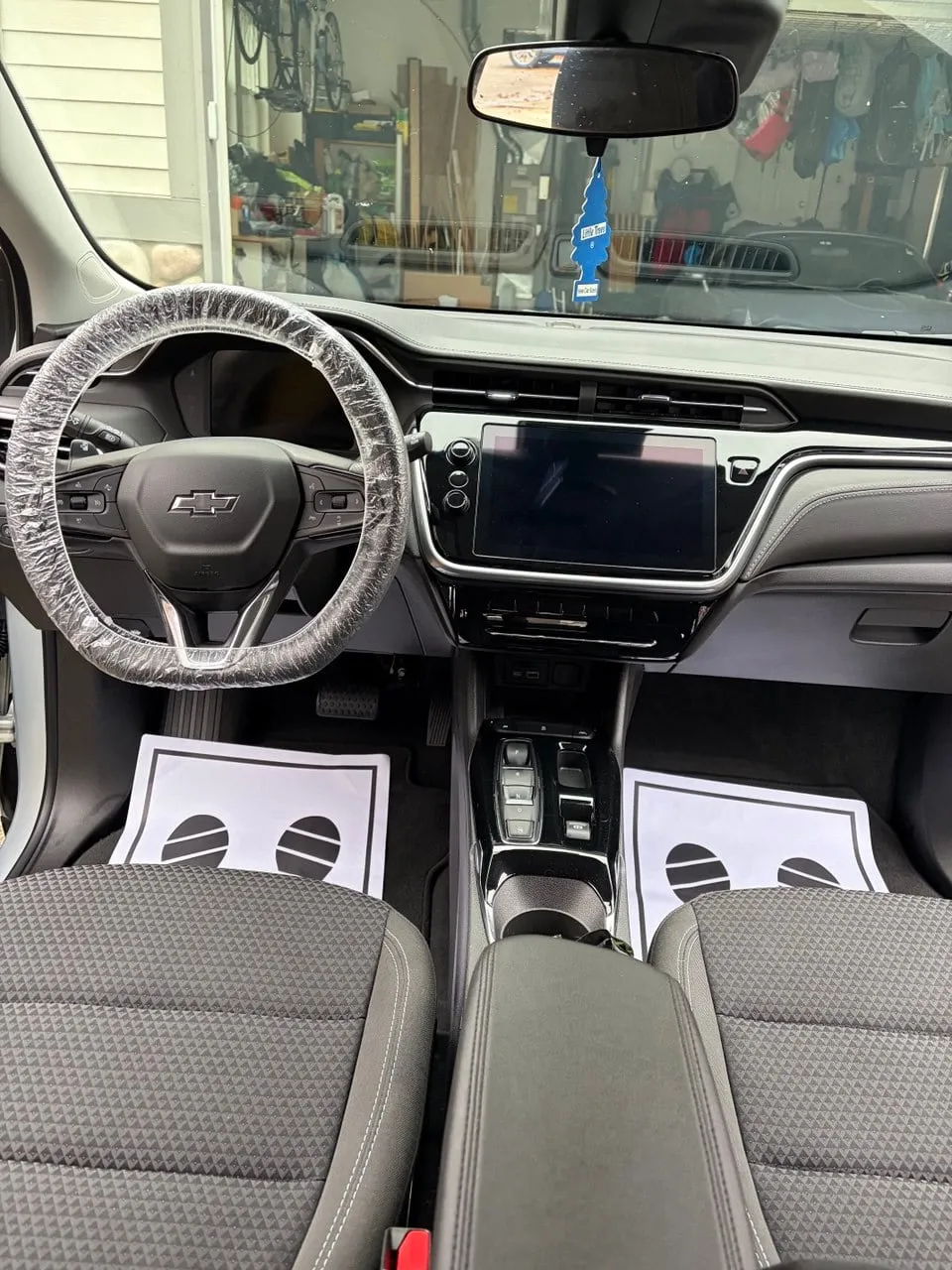 Clean dashboard, screen and center console